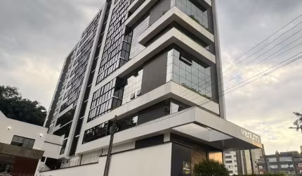 Descubra o luxo de uma cobertura duplex: sol o dia todo, piscina privativa e ambientes amplos para viver com conforto e estilo, no bairro Glória!