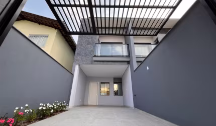 Sobrado geminado com acabamento de alto padrão e excelente localização no bairro Costa e Silva, este imóvel é a escolha perfeita para quem busca qualidade e conforto.