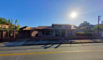 Lindíssima casa à venda no bairro Floresta
