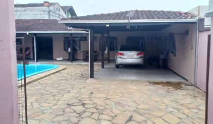 Casa semi mobiliada com piscina no bairro Boemerwald
