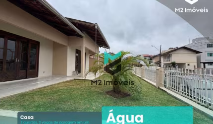 Casa PLANA com 3 dormitórios  à venda, 163 m² - Água Verde - Blumenau/SC