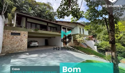 Surpreenda-se com esta casa PLANA no Bairro Bom Retiro, com 3 quartos, suíte, área de festas com churrasqueira a carvão e piscina!