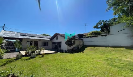 CASA ESPAÇOSA COM ENERGIA SOLAR - 180M² EM TERRENO DE 450M²
