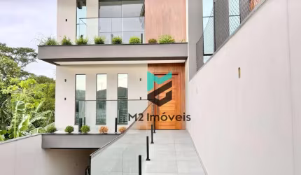 Lindo Triplex Novo com 154m² na Fortaleza, com Piscina, Churrasqueira e Amplo Jardim nos Fundos!