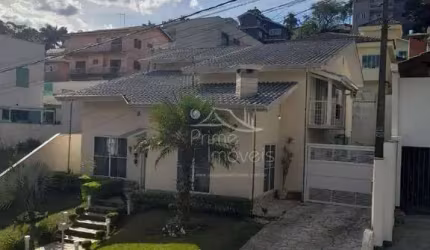 Casa para locação e venda no Condomínio Arujá Country Club