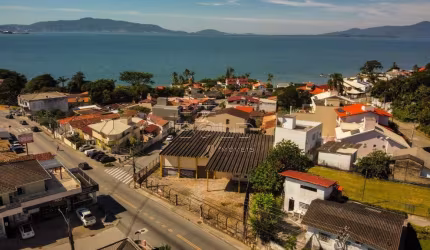Barracão / Galpão / Depósito à venda na Rua Frederico Afonso, 4318, Ponta de Baixo, São José por R$ 2.200.000