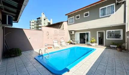Casa com 3 quartos à venda na Rua Wilson Luz, 45, Coqueiros, Florianópolis por R$ 2.300.000