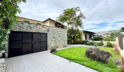 Casa com 3 quartos à venda na Rua Eduardo Nader, 729, Bom Abrigo, Florianópolis por R$ 1.590.000