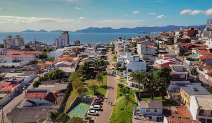 Terreno em condomínio fechado à venda na Rua Marcelino Simas, 349, Estreito, Florianópolis por R$ 1.200.000