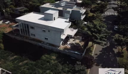 Casa moderna no condomínio Vintage - Granja Viana