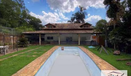 Casa na Fazendinha com acessibilidade, lazer, natureza e casa de caseiro!
