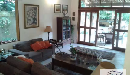 Casa com 3 dormitórios à venda, 300 m² por R$ 1.300.000,00 - Granja Viana - Carapicuíba/SP