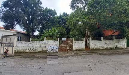 Terreno com 660m² de área, à 200m Av Francisco Morato