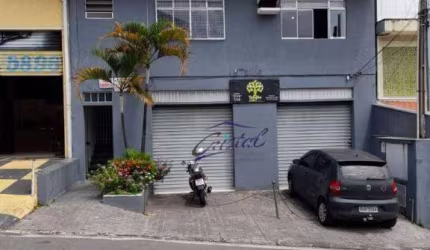 Prédio com 3 salas e um salão no Butantã