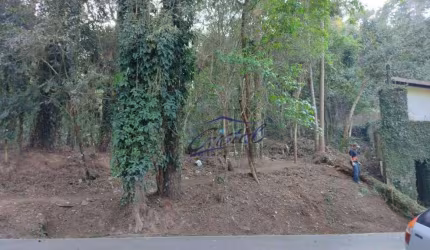 Terreno de 1592,12 m² em condomínio