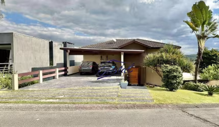 Casa com 3 quartos / suítes à venda, 330 m²  Condomínio Golf Village - Granja Viana - Carapicuíba/SP
