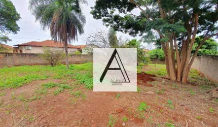 TERRENO DE ESQUINA TODO  MURADO NO BAIRRO SÃO FRANCISCO -   NA RUA PADRE JOÃO CRIPA ESQ. COM A RUA AMAZONAS   - 600M² DE AREA TOTAL.