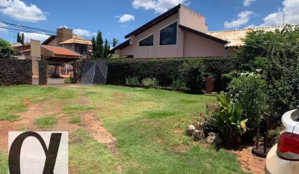 CASA COM TERRENO GRANDE - ÓTIMA LOCALIZAÇÃO
