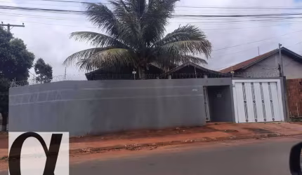 Casa com quintal amplo,piscina e 3 quartos.