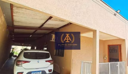 Casa com ótima localização e terreno grande