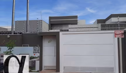 CASA NOVA COM ÓTIMO ACABAMENTO