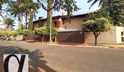 SOBRADO DE ESQUINA COM POTENCIAL COMERCIAL