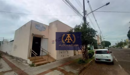 Casa de esquina bem localizada - Oportunidade