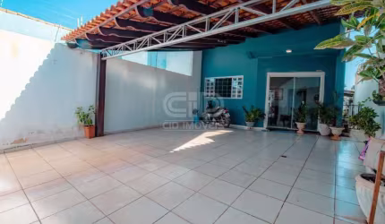 Sobrado com três quartos no bairro Nova Várzea Grande