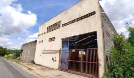 Galpão comercial com 1680 M² de terreno no Jardim Universitário