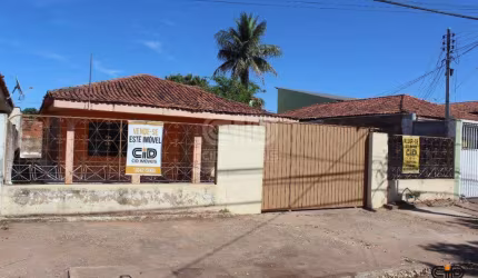 Casa com 3 quartos para alugar próximo a Av. Fernando Corrêa da Costa