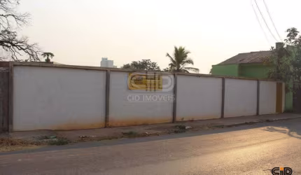 Terreno com 490 m² atrás próximo a Femina