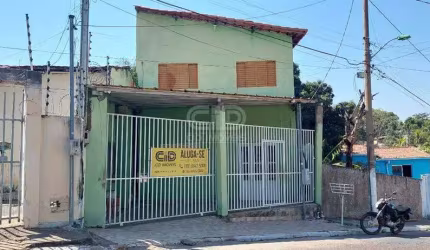 Sobrado com três quartos no bairro Dom Aquino
