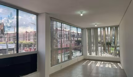 Sala comercial com aproximadamente 34m² no Espaço Dom