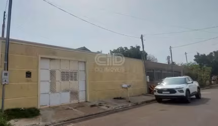 Casa com três quartos no Centro de Varzea Grande