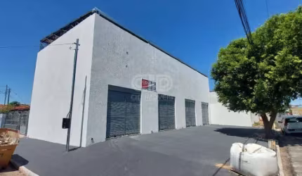 Salão comercial com aproximadamente 171m² no bairro CPA II