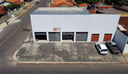 Salão comercial com aproximadamente 117m² no bairro CPA II
