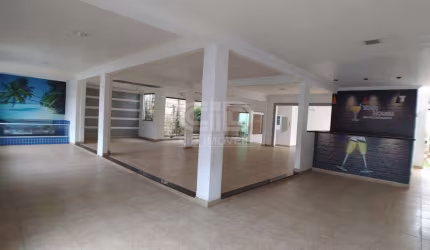 Salão comercial com mais de 240 m² no bairro CPA I
