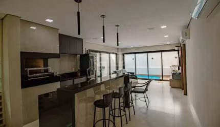 Casa com 4 quartos e piscina no Cond. Belvedere II