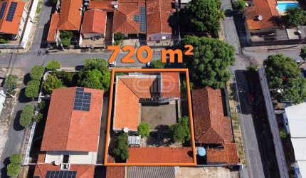 Casa com sobrado de 3 suítes no bairro Jardim Paulista