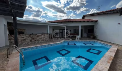 Casa com piscina e 5 quartos no bairro Jardim Itália