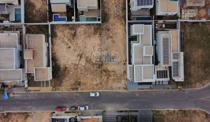 Terreno com 250m² no Condomínio Primor das Torres