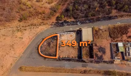 Terreno com 350m² no bairro Residencial Tropical Ville