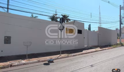 Ponto Comercial de Esquina à Venda na Av. Rubens de Mendonça (CPA) – Localização Estratégica e Ampla Estrutura