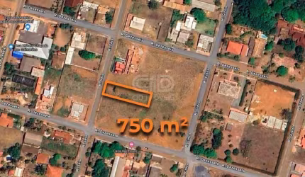 Terreno com 750m² no centro de Chapada