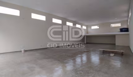 Salão comercial com 200m² no bairro Pedra 90