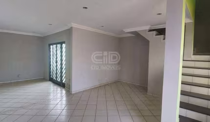 Sobrado á Venda com 4 quartos no bairro CPA I