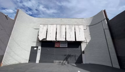 Galpão com 375m² na Av. XV de Novembro
