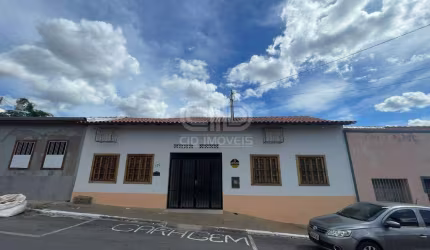 Casa comercial com 3 salas amplas no bairro Baú