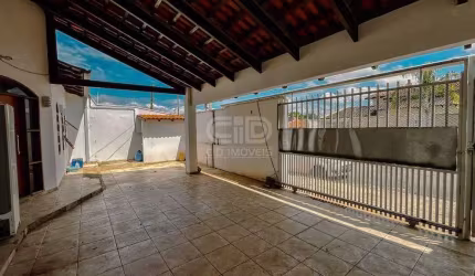 Casa á Venda com 3 quartos no bairro Santa Cruz