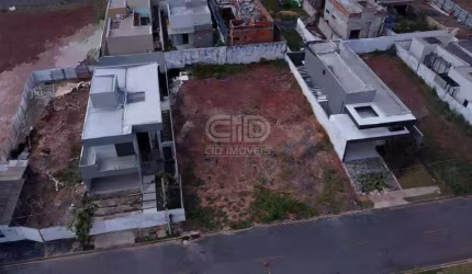 Terreno á Venda no Condomínio Belvedere II
